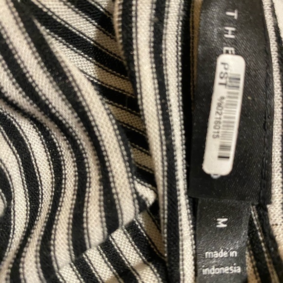 Deep V Neck Striped Top - Picture 3 of 3